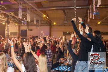 www_photofloh_de_PflaelzerGaudiNaechte_HermesHouseBand_Messehalle_PS_16_10_2026-99