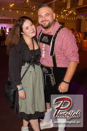 www_photofloh_de_PflaelzerGaudiNaechte_HermesHouseBand_Messehalle_PS_16_10_2026-106