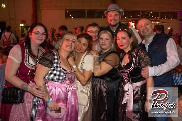 www_photofloh_de_PflaelzerGaudiNaechte_HermesHouseBand_Messehalle_PS_17_10_2026-17