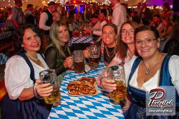 www_photofloh_de_PflaelzerGaudiNaechte_HermesHouseBand_Messehalle_PS_17_10_2026-26