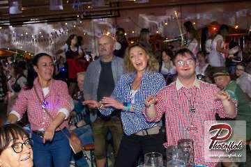 www_photofloh_de_PflaelzerGaudiNaechte_HermesHouseBand_Messehalle_PS_17_10_2026-100