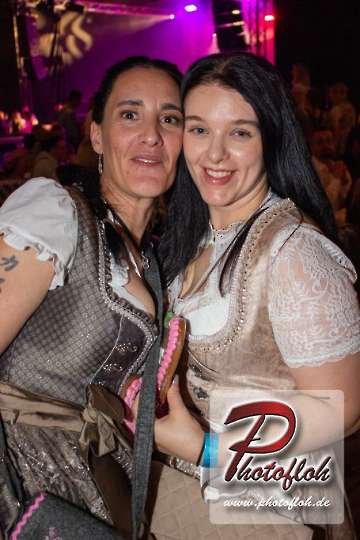www_photofloh_de_PflaelzerGaudiNaechte_HermesHouseBand_Messehalle_PS_17_10_2026-116