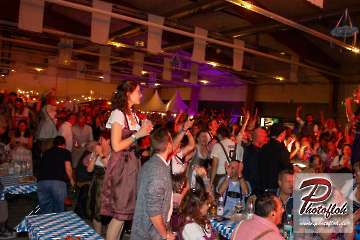 www_photofloh_de_PflaelzerGaudiNaechte_HermesHouseBand_Messehalle_PS_17_10_2026-148