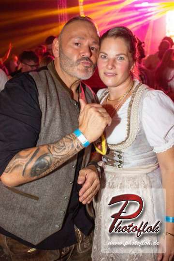 www_photofloh_de_PflaelzerGaudiNaechte_HermesHouseBand_Messehalle_PS_17_10_2026-212