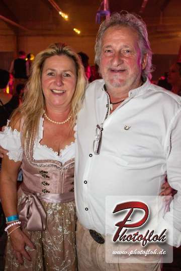 www_photofloh_de_PflaelzerGaudiNaechte_HermesHouseBand_Messehalle_PS_17_10_2026-228