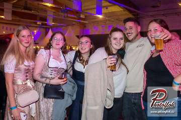 www_photofloh_de_PflaelzerGaudiNaechte_HermesHouseBand_Messehalle_PS_16_10_2026-50