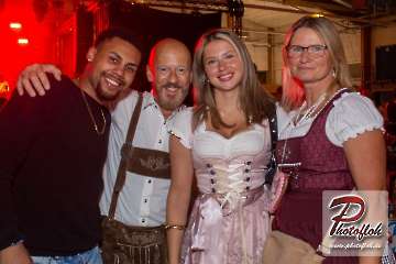 www_photofloh_de_PflaelzerGaudiNaechte_HermesHouseBand_Messehalle_PS_16_10_2026-88