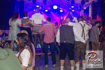 www_photofloh_de_PflaelzerGaudiNaechte_HermesHouseBand_Messehalle_PS_16_10_2026-96