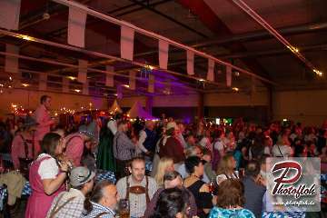 www_photofloh_de_PflaelzerGaudiNaechte_HermesHouseBand_Messehalle_PS_17_10_2026-1