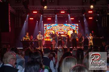 www_photofloh_de_PflaelzerGaudiNaechte_HermesHouseBand_Messehalle_PS_17_10_2026-4