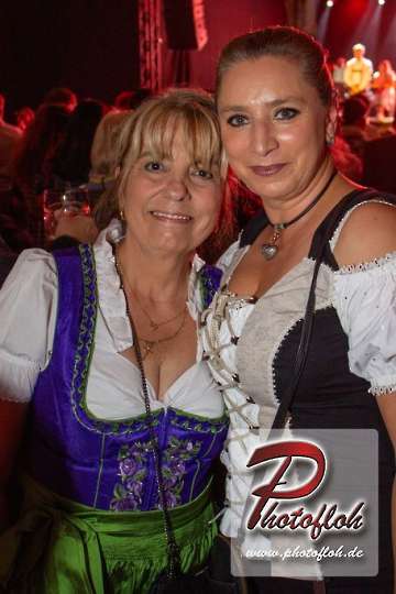 www_photofloh_de_PflaelzerGaudiNaechte_HermesHouseBand_Messehalle_PS_17_10_2026-7