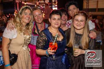 www_photofloh_de_PflaelzerGaudiNaechte_HermesHouseBand_Messehalle_PS_17_10_2026-30