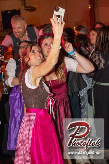 www_photofloh_de_PflaelzerGaudiNaechte_HermesHouseBand_Messehalle_PS_17_10_2026-47