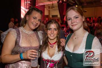 www_photofloh_de_PflaelzerGaudiNaechte_HermesHouseBand_Messehalle_PS_17_10_2026-67