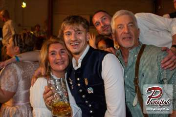 www_photofloh_de_PflaelzerGaudiNaechte_HermesHouseBand_Messehalle_PS_17_10_2026-194