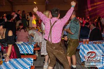 www_photofloh_de_PflaelzerGaudiNaechte_HermesHouseBand_Messehalle_PS_17_10_2026-226